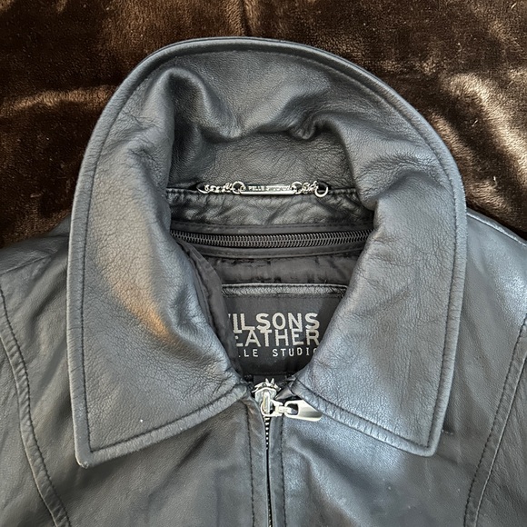 Leather jacket - Picture 2 of 4